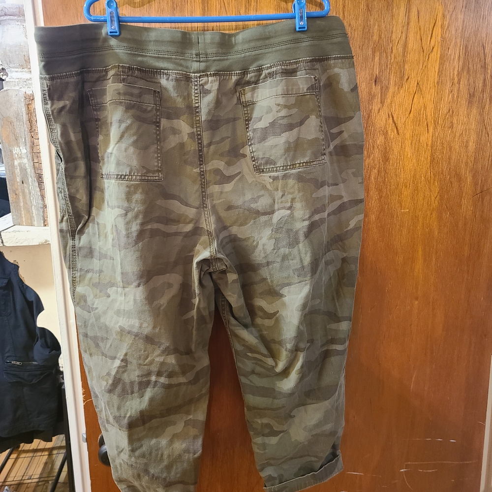 Terra & Sky Women's Olive Camouflage Cargo Pants - Picture 2 of 3